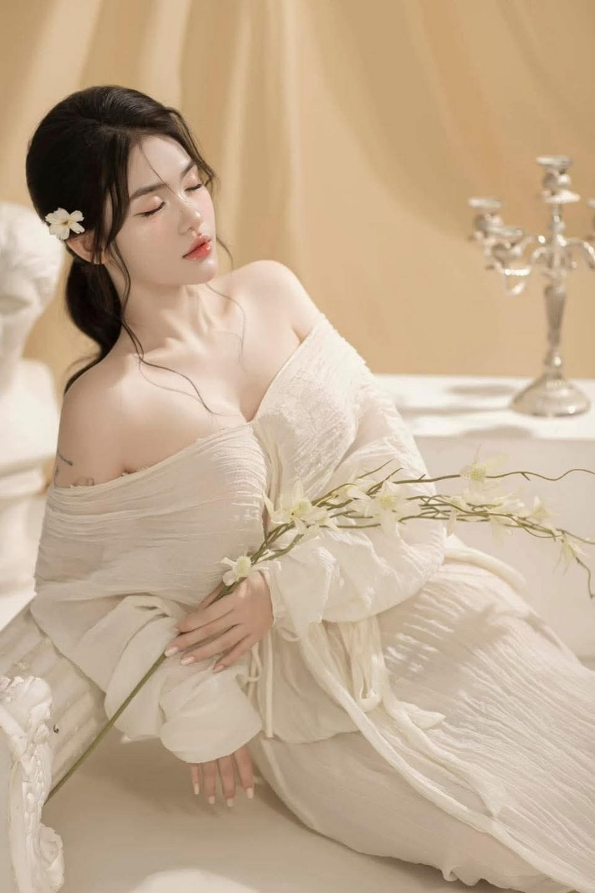 Tanhua Huige sẽ đưa bạn đi khám phá những cô gái đường phố bên cạnh Chợ nông sản Hongqi. Tôi đã đón một cô gái đang ăn trầu trên phố. Tôi đã trả 150 nhân dân tệ cho nhà thuê để quan hệ tình dục.