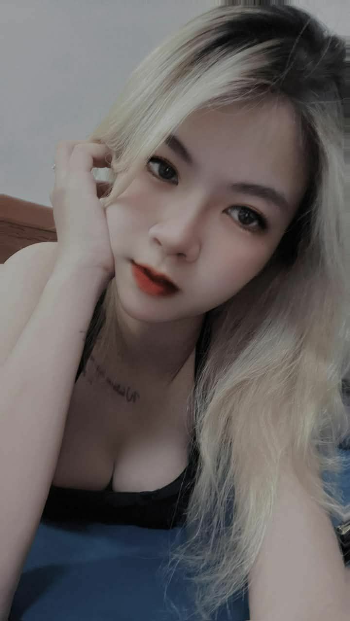 Lạc vào thế giới game, thanh niên Nắc tất cả nữ npc trong game